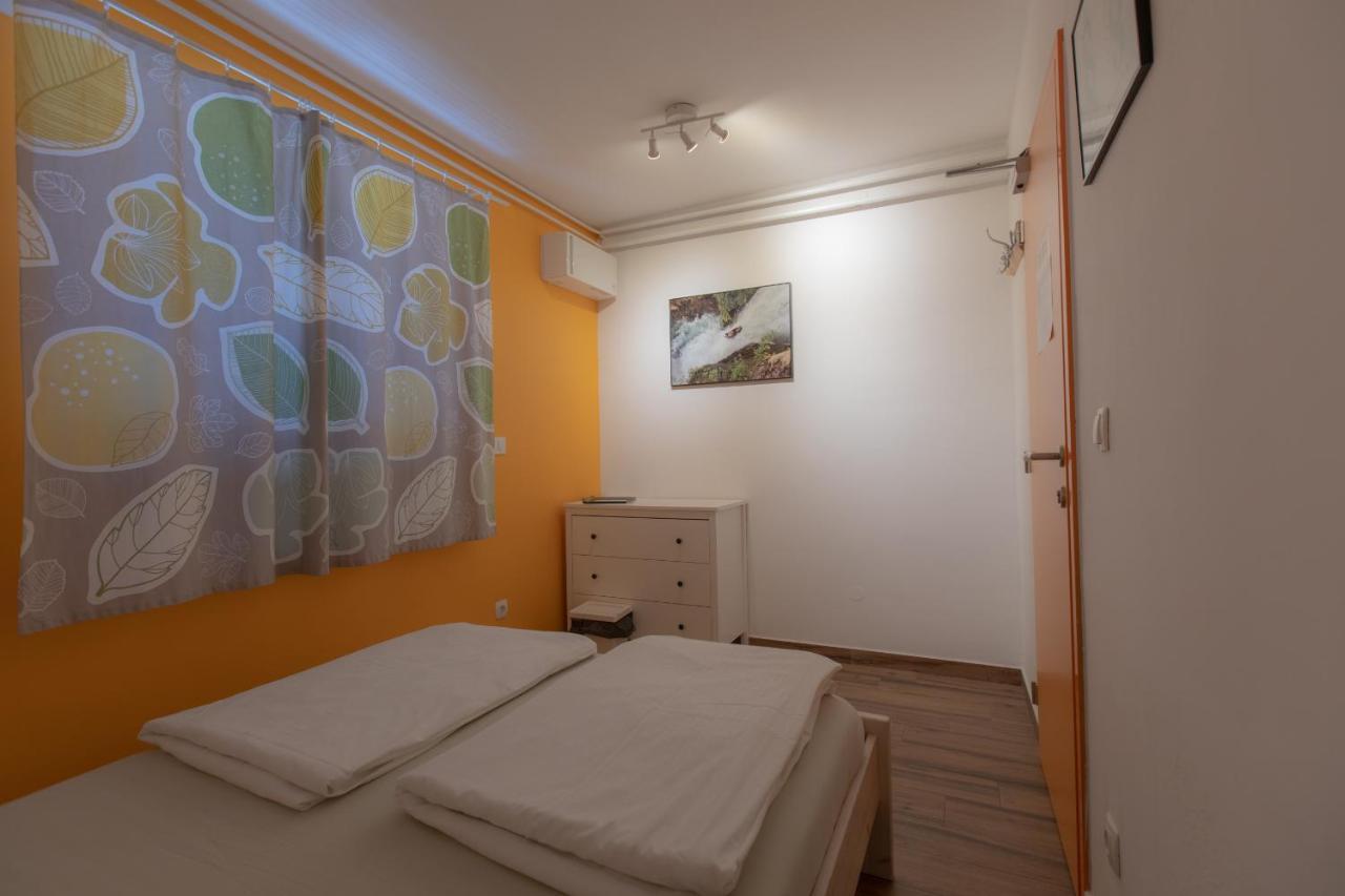 בובק Hostel Soca Rocks מראה חיצוני תמונה