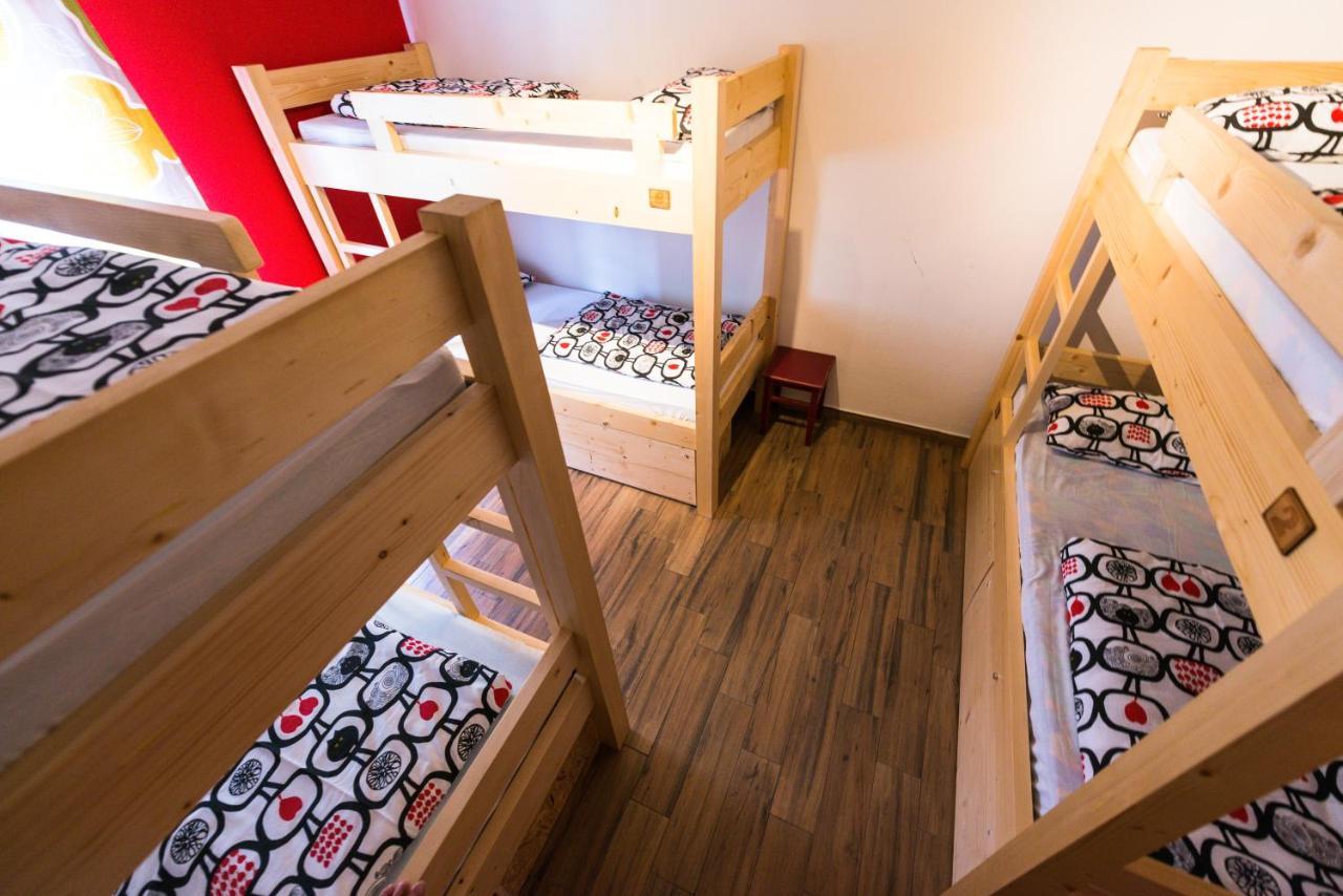 בובק Hostel Soca Rocks מראה חיצוני תמונה